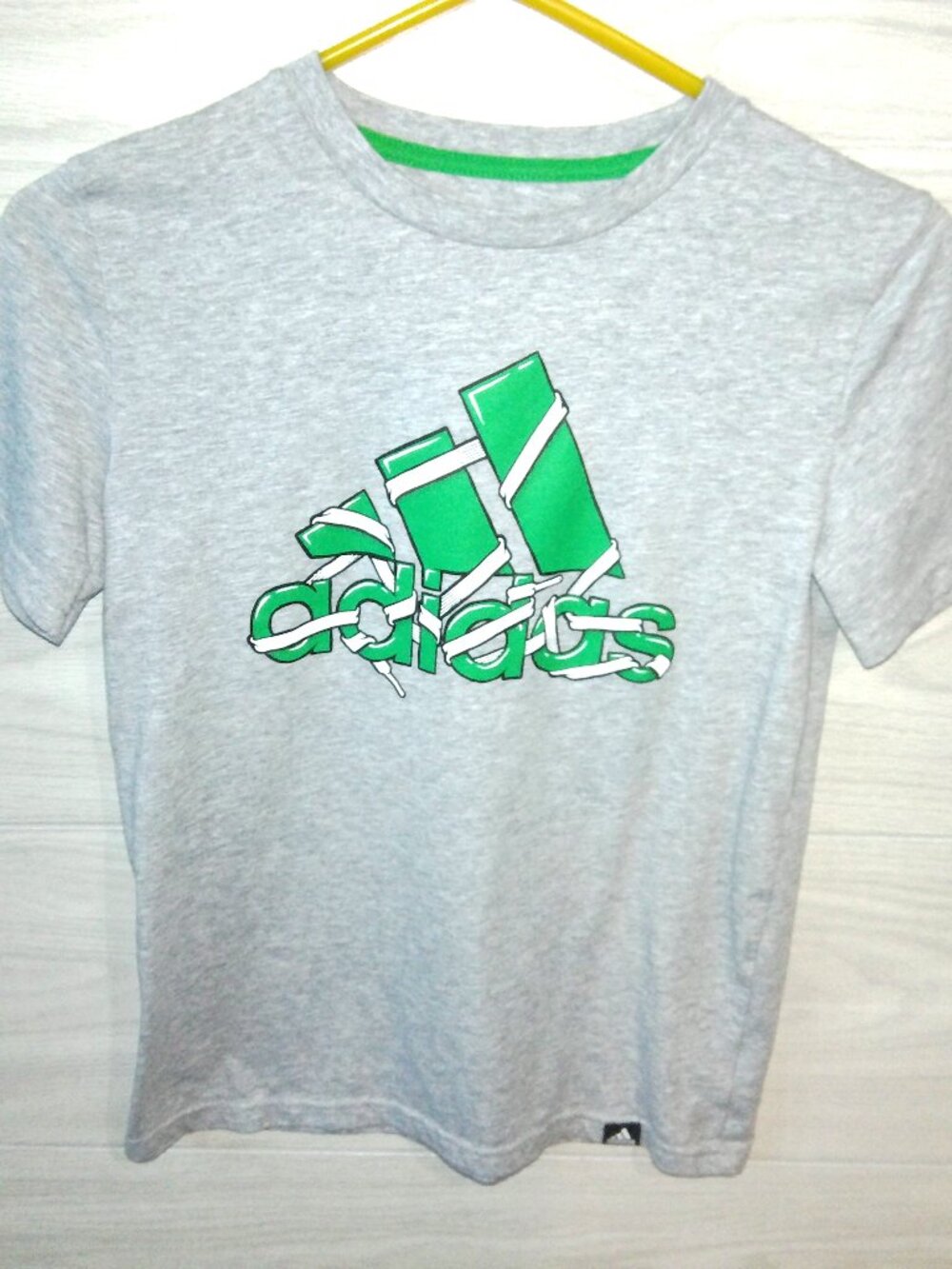Adidas T-Shirt Boys M (10/12 )Gray Short Sleeves Green & White Graphic